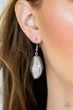 Load image into Gallery viewer, Looking Glass Glamorous - Silver
